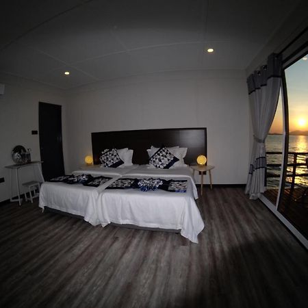 Shun Shun Water Bungalows Semporna Exterior photo