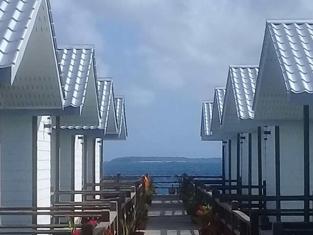Shun Shun Water Bungalows Semporna Exterior photo
